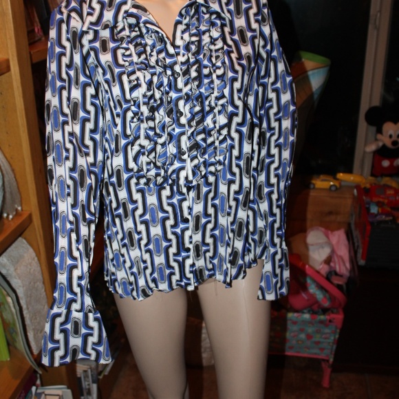 tuxedo front bell sleeve button front blouse M EUC - Picture 1 of 7